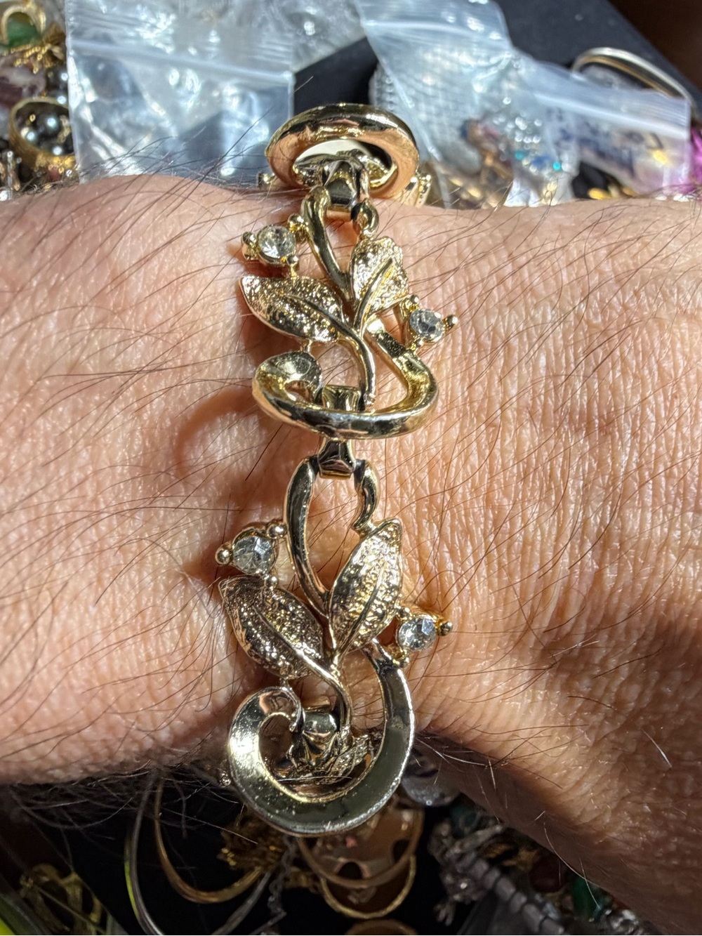 Vintage Gold Tone Leaf Rhinestone Bracelet